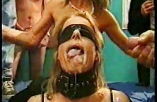 Busty Kathyn melakukan porn jav terbaru masturbasi dengan vaginanya.